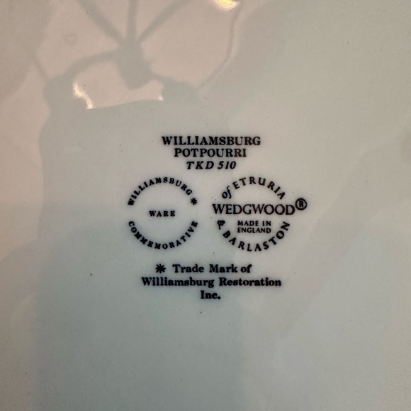 Wedgwood Williamsburg Potpourri Cream Dinnerware with Red and Blue Floral Design - Picture 3 of 16